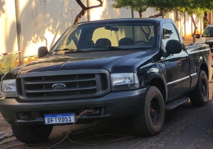 Caminhonete que o suspeito conduzia ao fugir do cerco policial - Foto: Arquivo/Jornal da Nova